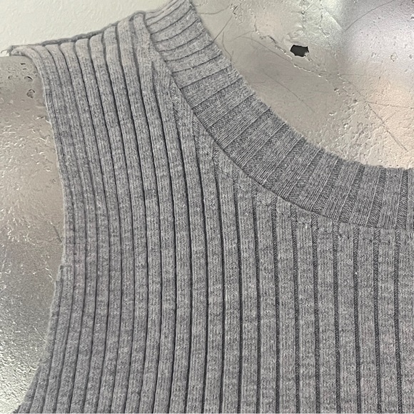 Topshop Gray Ribbed Cropped Tank in size 6 - Picture 3 of 4